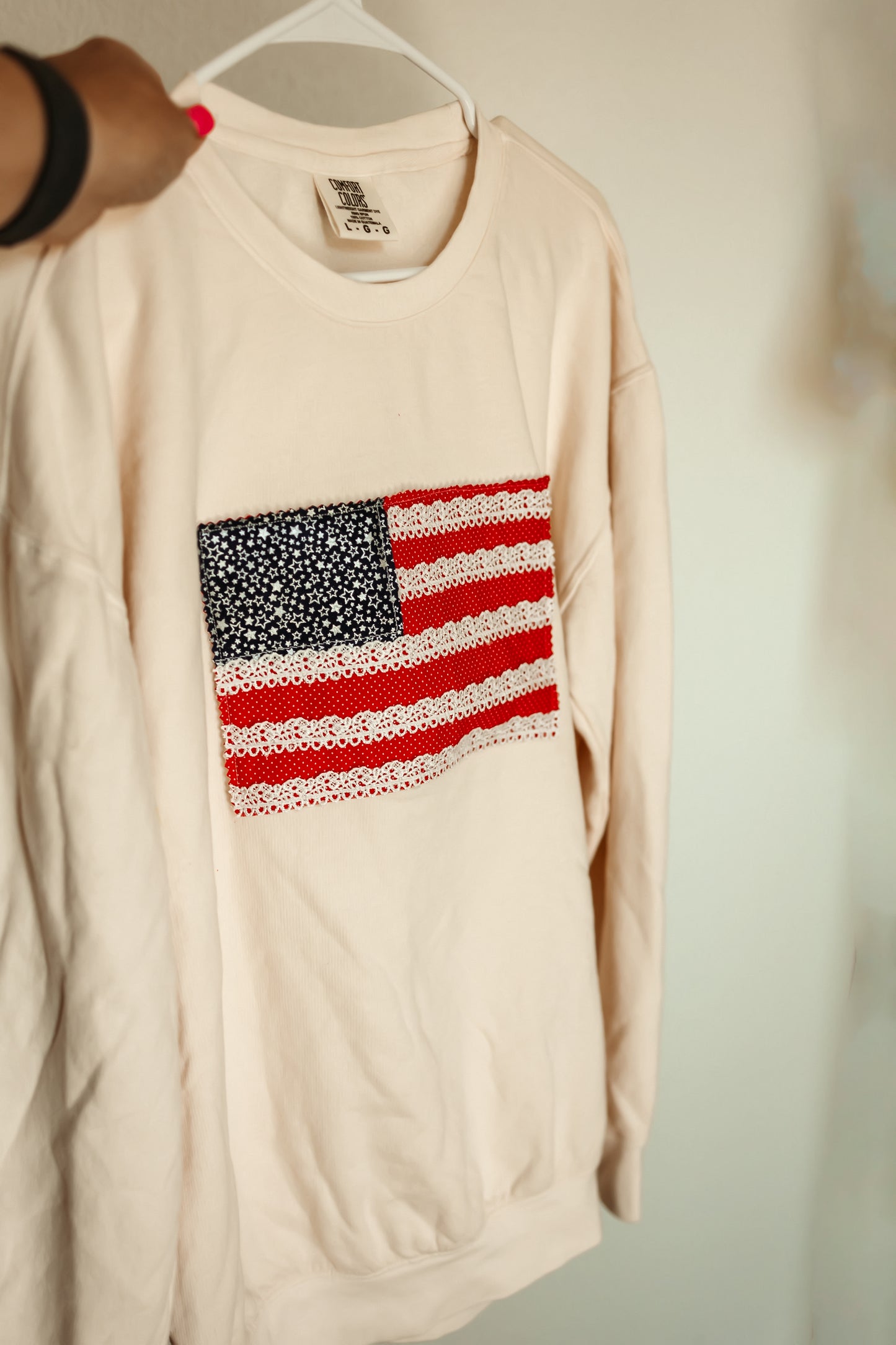 Handmade Patchwork Flag Crewneck Paisley | White (Large)
